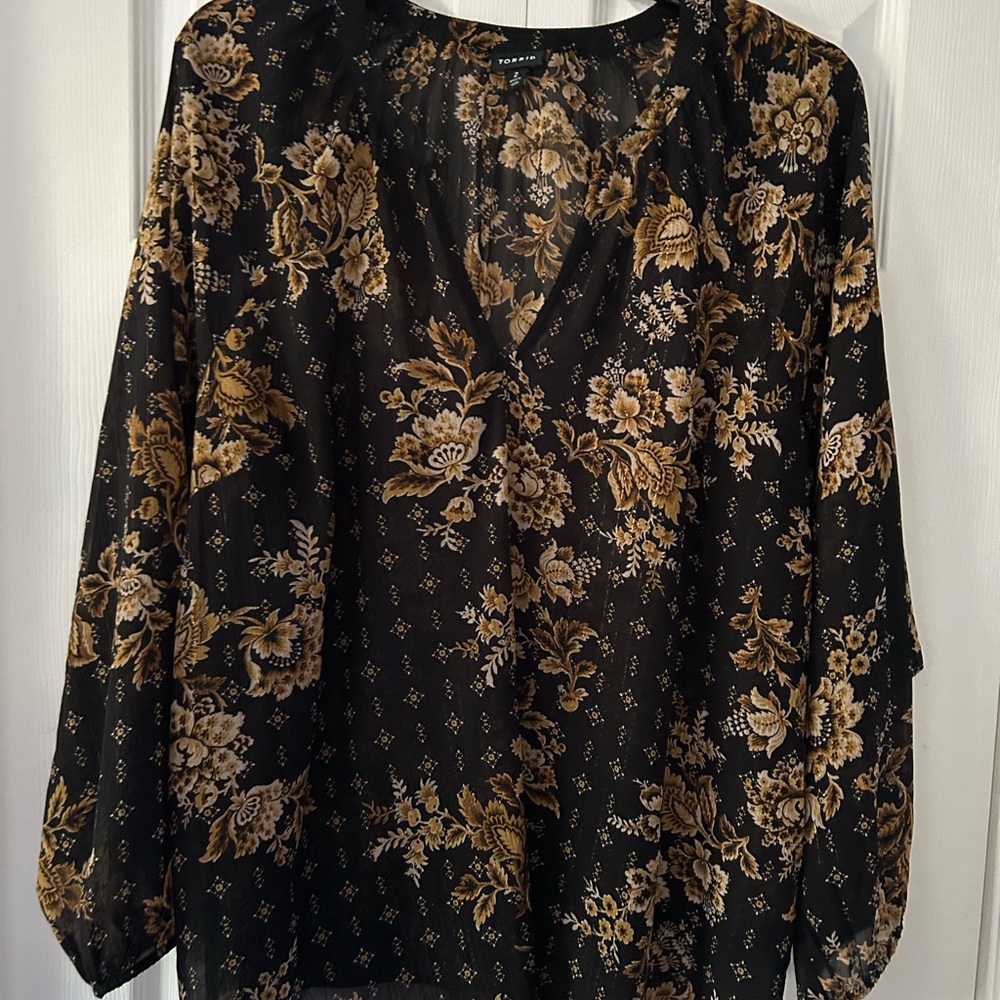 Tahari Gold Floral Blouse with V-Neck and Long Sleeves